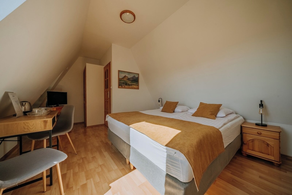 Economy Double Room photo 2