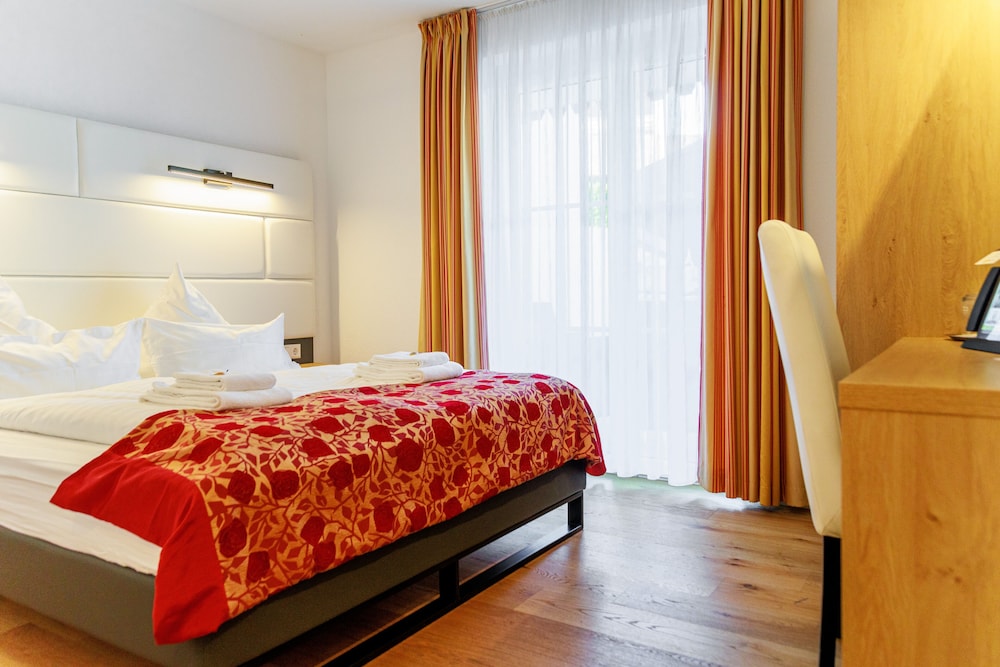 Standard Double or Twin Room, Balcony - Photo 2