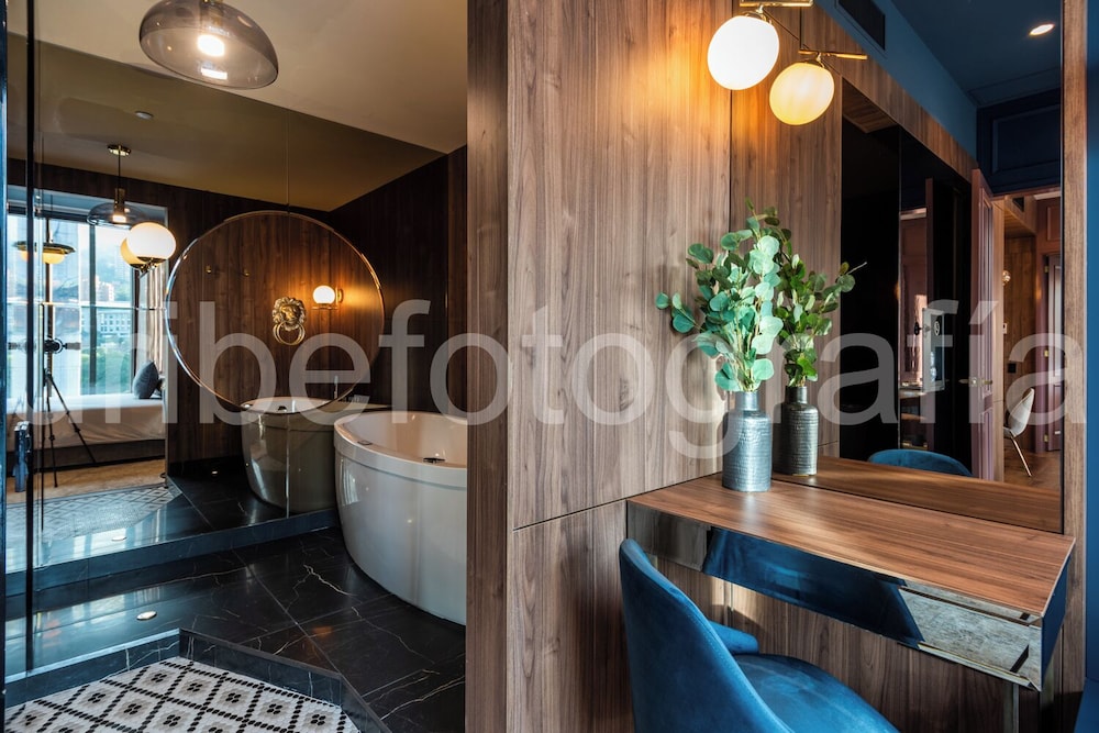 Luxury Two Bedroom Penthouse - City Views photo 2