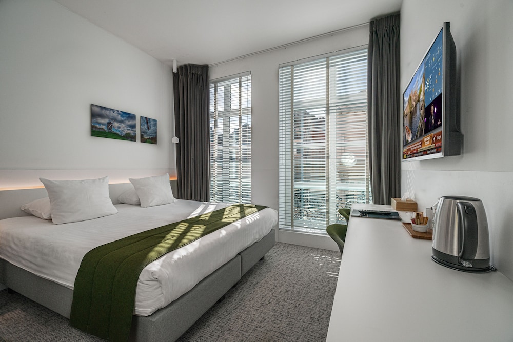 Standard Double or Twin Room - Photo 16