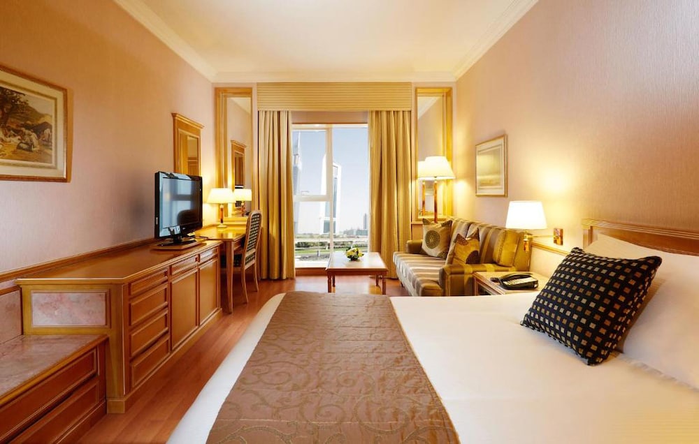 Junior Suite (with Sheikh Zayed Road View) photo 1
