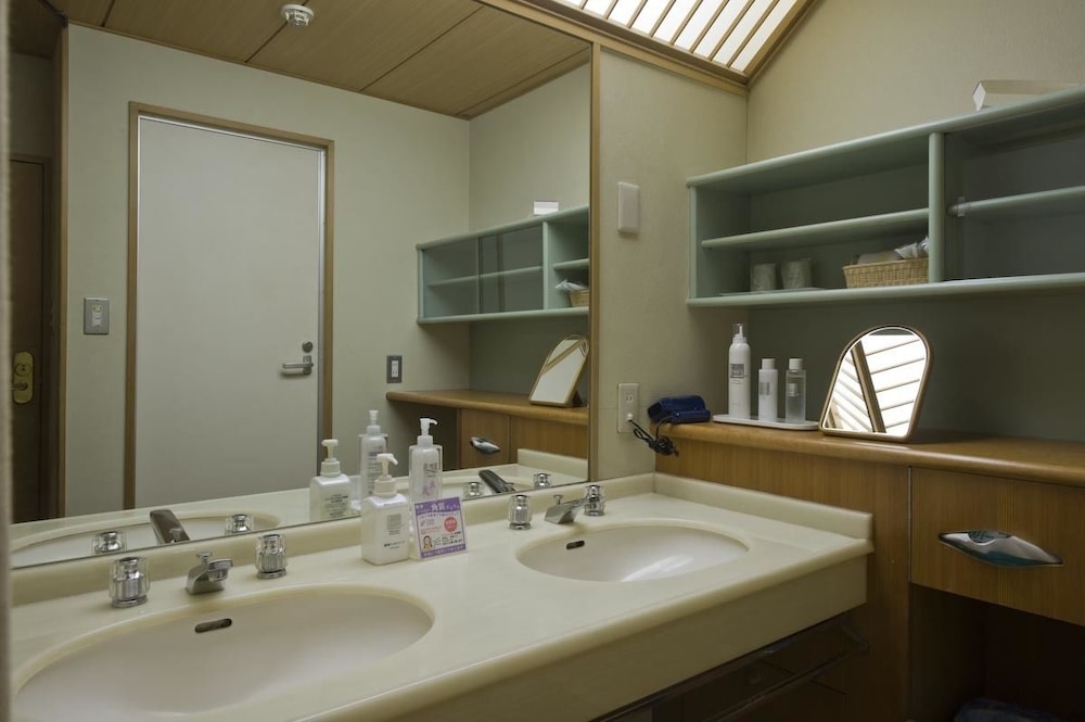 Japanese Style Room, Smoking photo 3