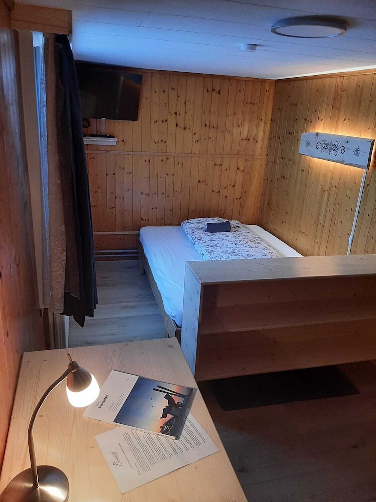 Basic Single Room, Shared Bathroom, Mountain View