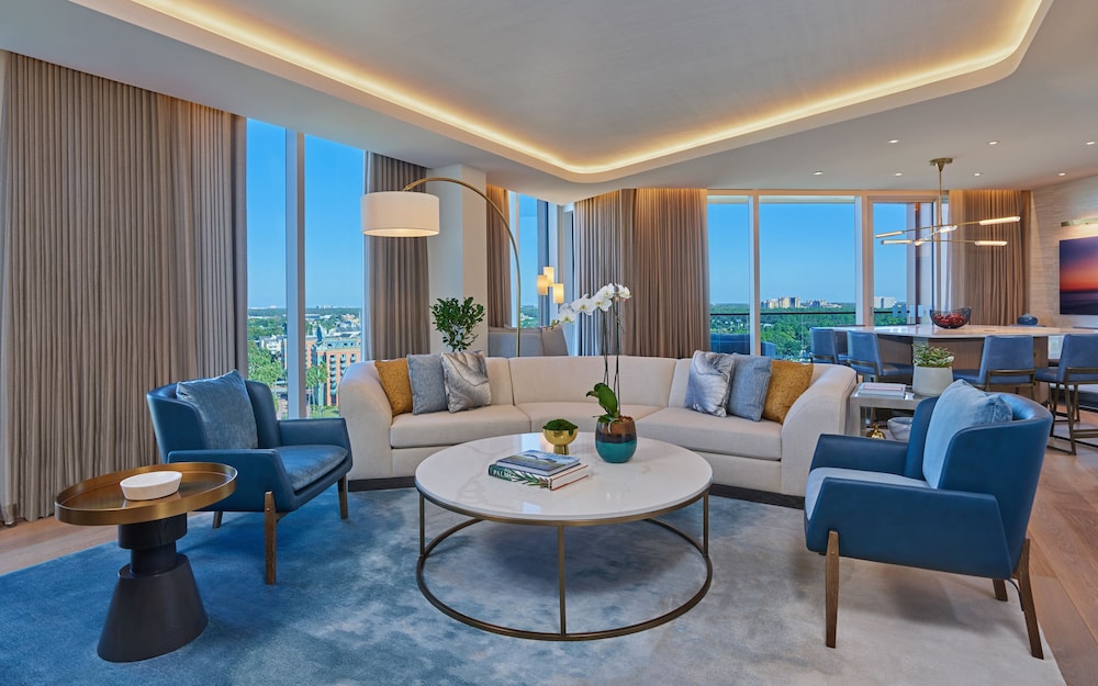Presidential Suite, 1 Bedroom, Balcony thumbnail 6