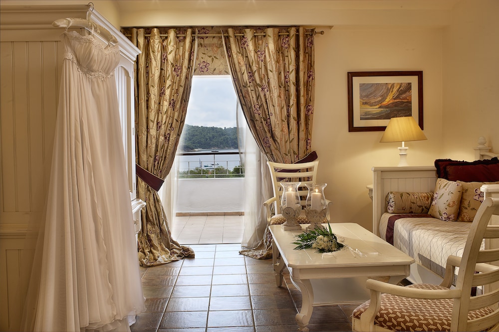 Deluxe Suite - Photo 2