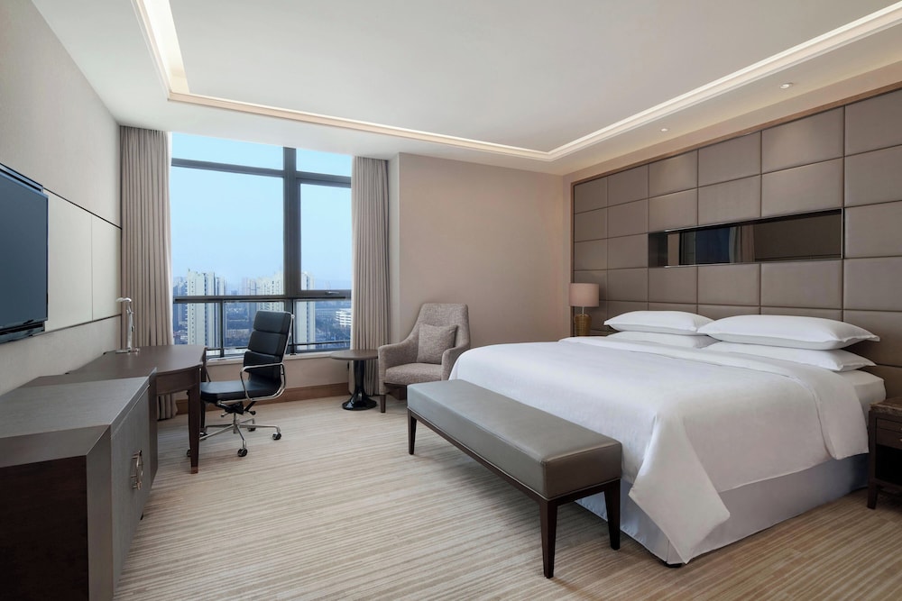 Executive Suite, 1 King Bed, Executive Level