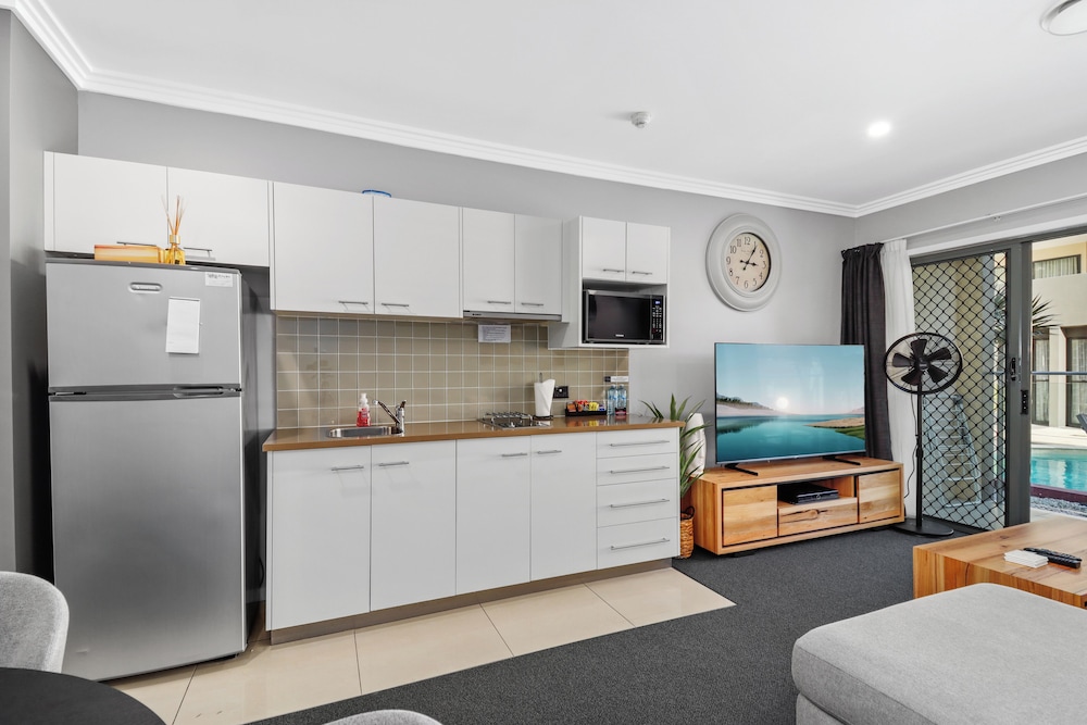 Standard Apartment, 1 Bedroom, Non Smoking, Kitchenette (walk-in shower) photo 2