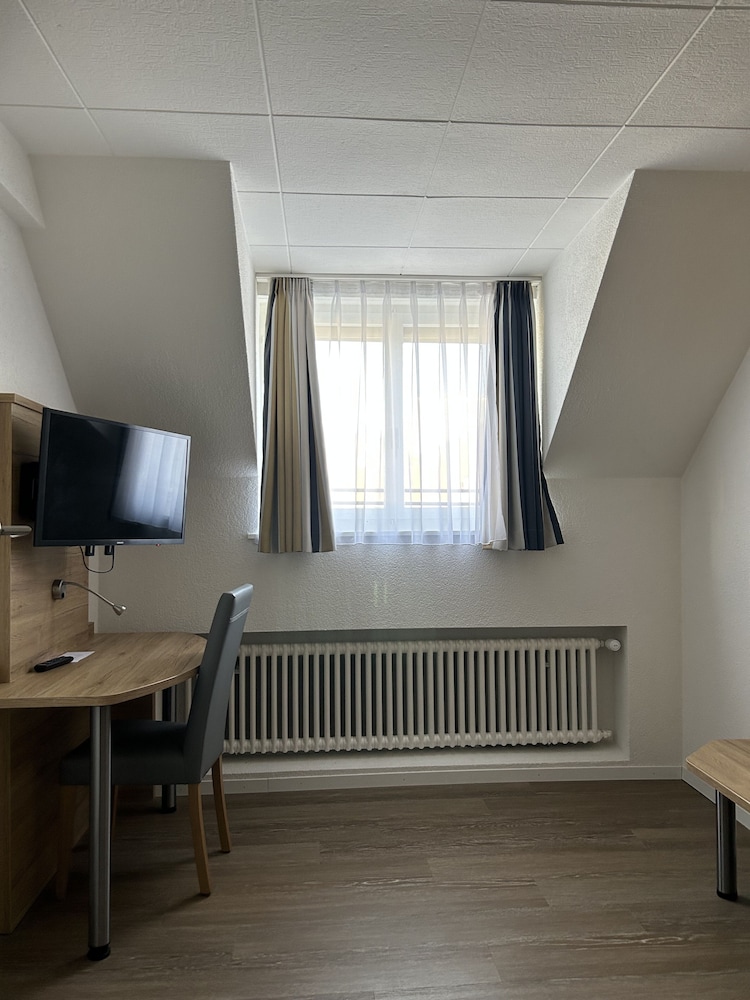 Economy Single Room, Accessible, Ensuite photo 2