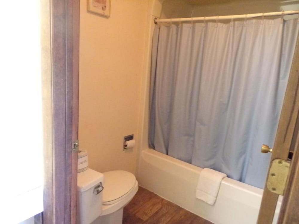 Standard Room, 2 Queen Beds, Non Smoking photo 2
