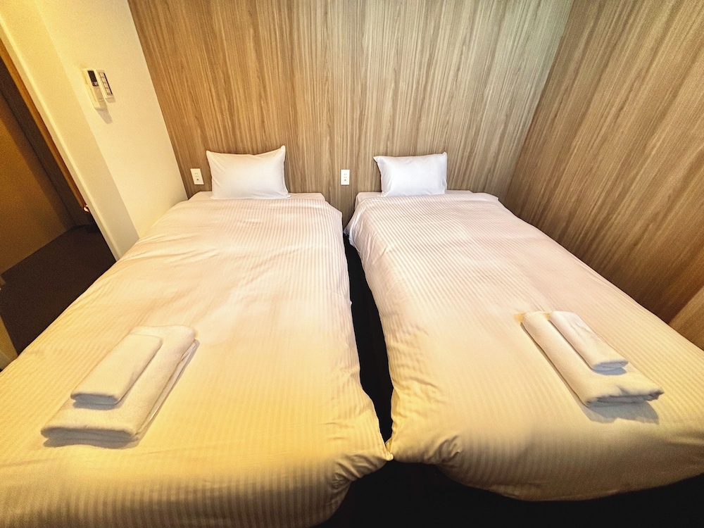 Basic Twin Room (Shared bathroom only) photo 2