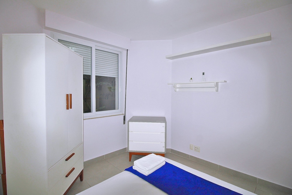 Pure Marvelous Bedroom King Bed thumbnail 5