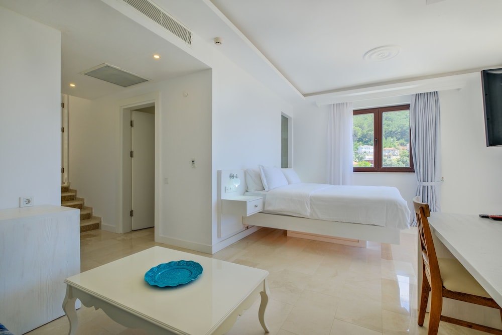 Family Room - Photo 1
