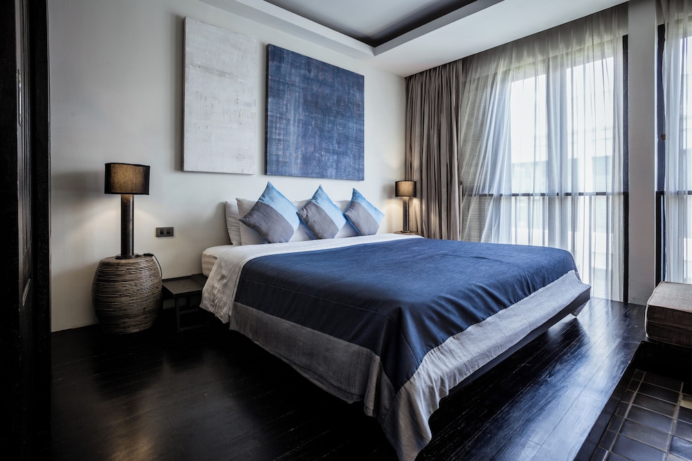 Deluxe Room, 1 Double Bed, Bathtub - Photo 1