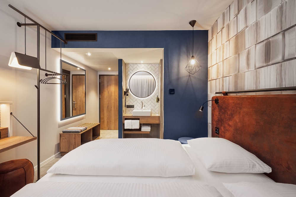 Comfort Double Room thumbnail 6