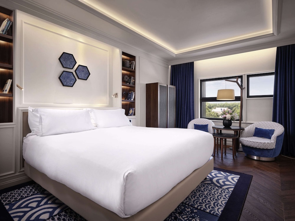 Superior Room, 1 Queen Bed, City View