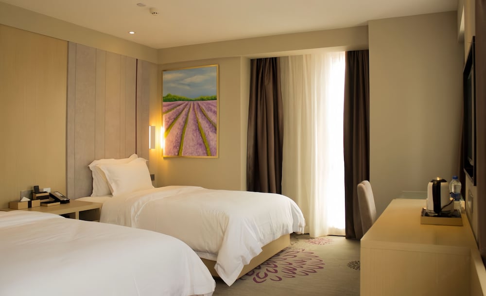 Luxury Twin Room, City View