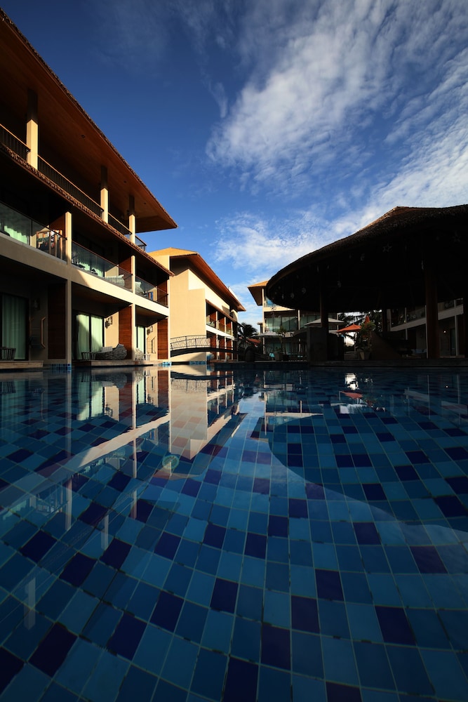 Deluxe Pool Access - Photo 7
