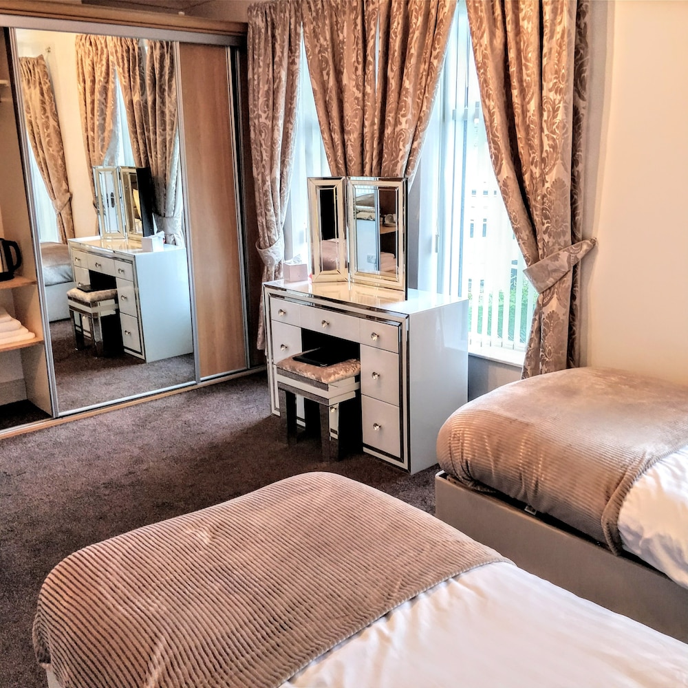 Deluxe Twin Room, Ensuite photo 2