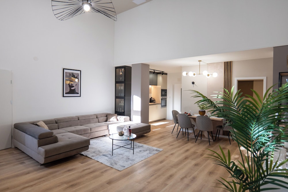 Luxury Suite photo 1