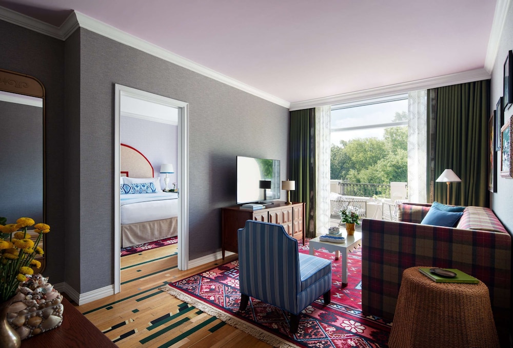 Suite, 1 King Bed - Photo 4