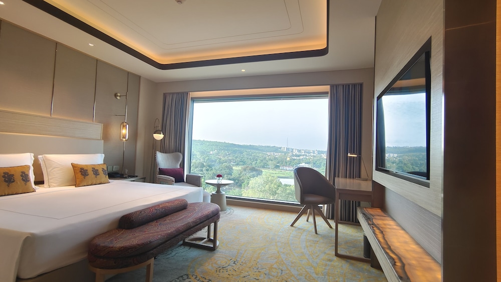 Luxury Room, 1 King Bed - Photo 1
