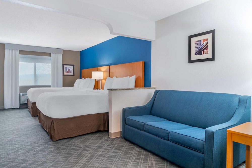 Suite, 2 Queen Beds, Non Smoking (Upgrade) - Photo 1