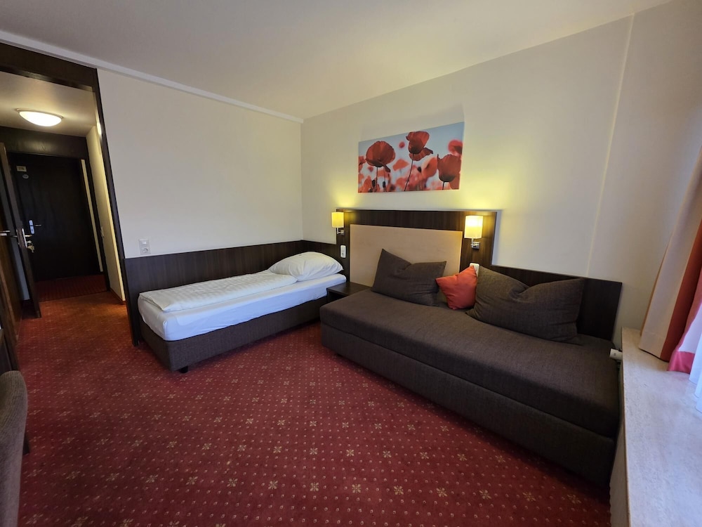 Comfort Single Room, City View
