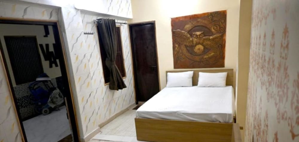 Deluxe Studio Suite, City View
