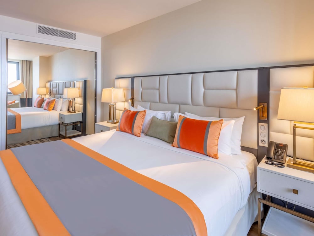 Junior Suite, 1 King Bed with Sofa bed, Ocean View - Photo 1