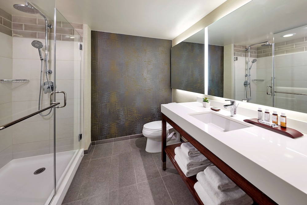 Room, 2 Queen Beds, Non Smoking (with Luxury Bathroom) - Photo 5