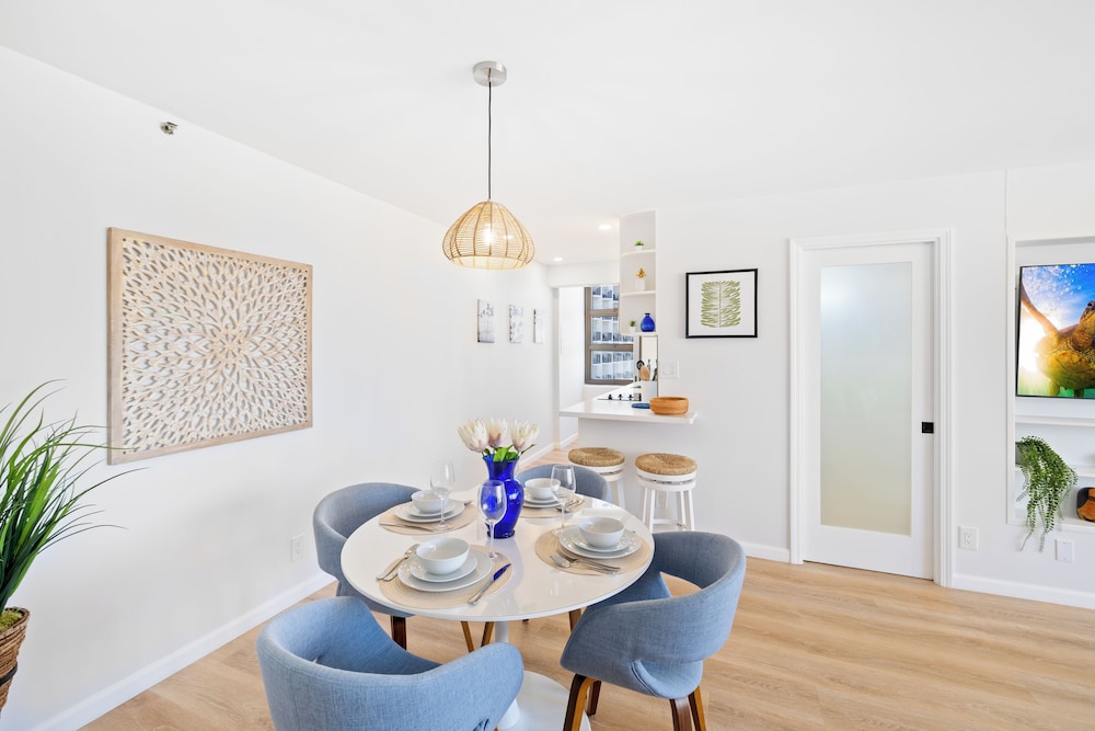 Premium Remodeled Condo with Ocean View and Parking: Premium Suite, 1 Bedroom, Air conditioning, Ocean View (0147) photo