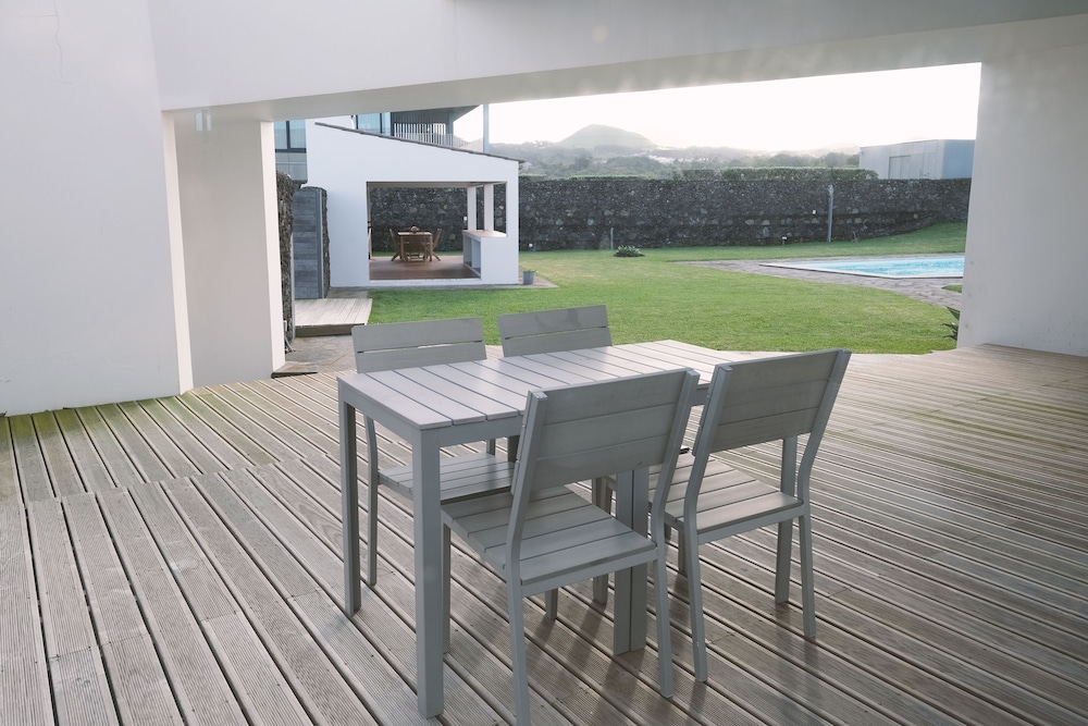 Open Space Room, Pool View photo 2
