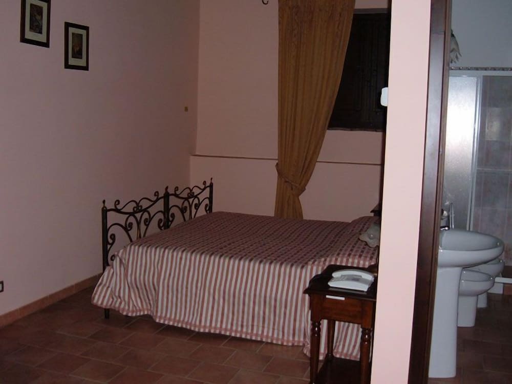 Double or Twin Room - Photo 1