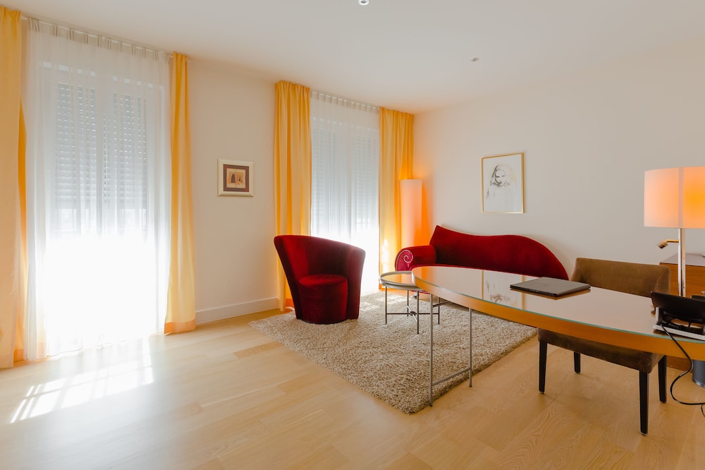 Superior Suite (Street view) - Photo 3