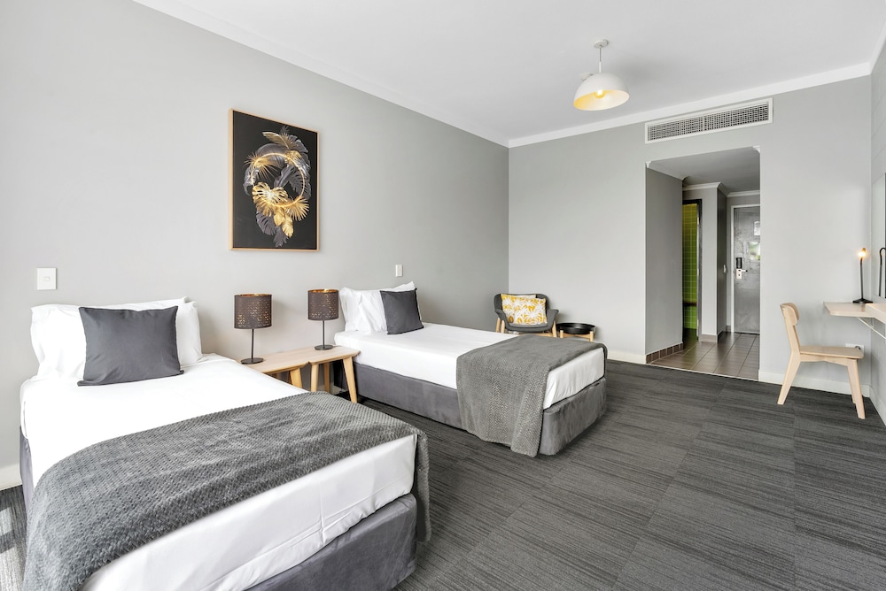 Hotel Twin Room - Photo 4