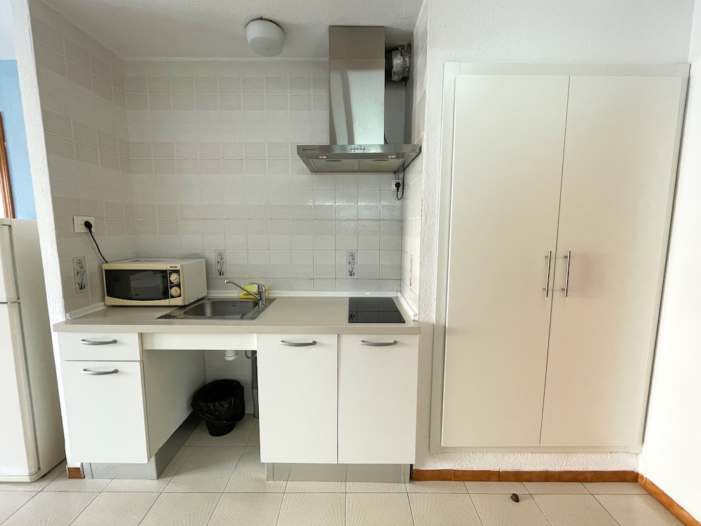 Basic Apartment, 1 Bedroom, Partial Sea View (4 pax) photo 3