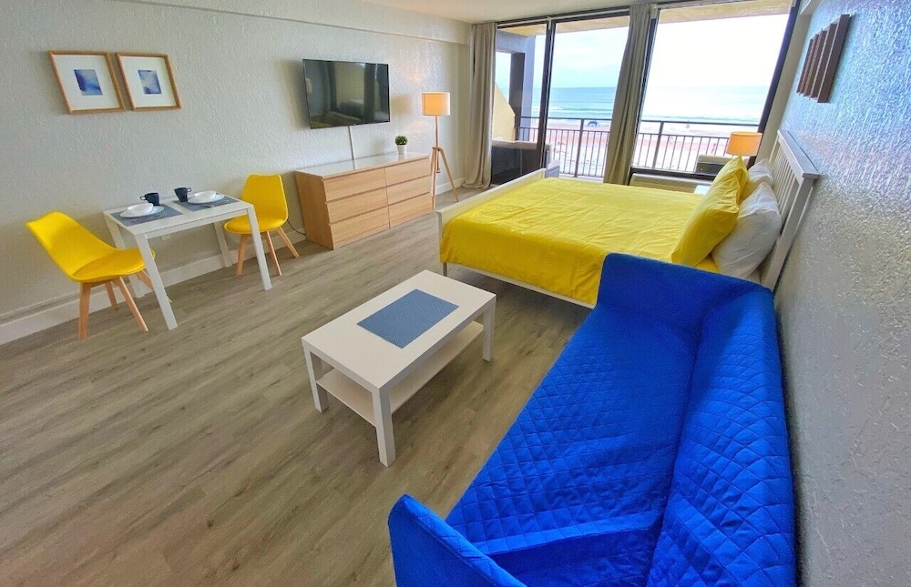 Panoramic Studio, 2 Queen Beds, Kitchen, Ocean View photo 2