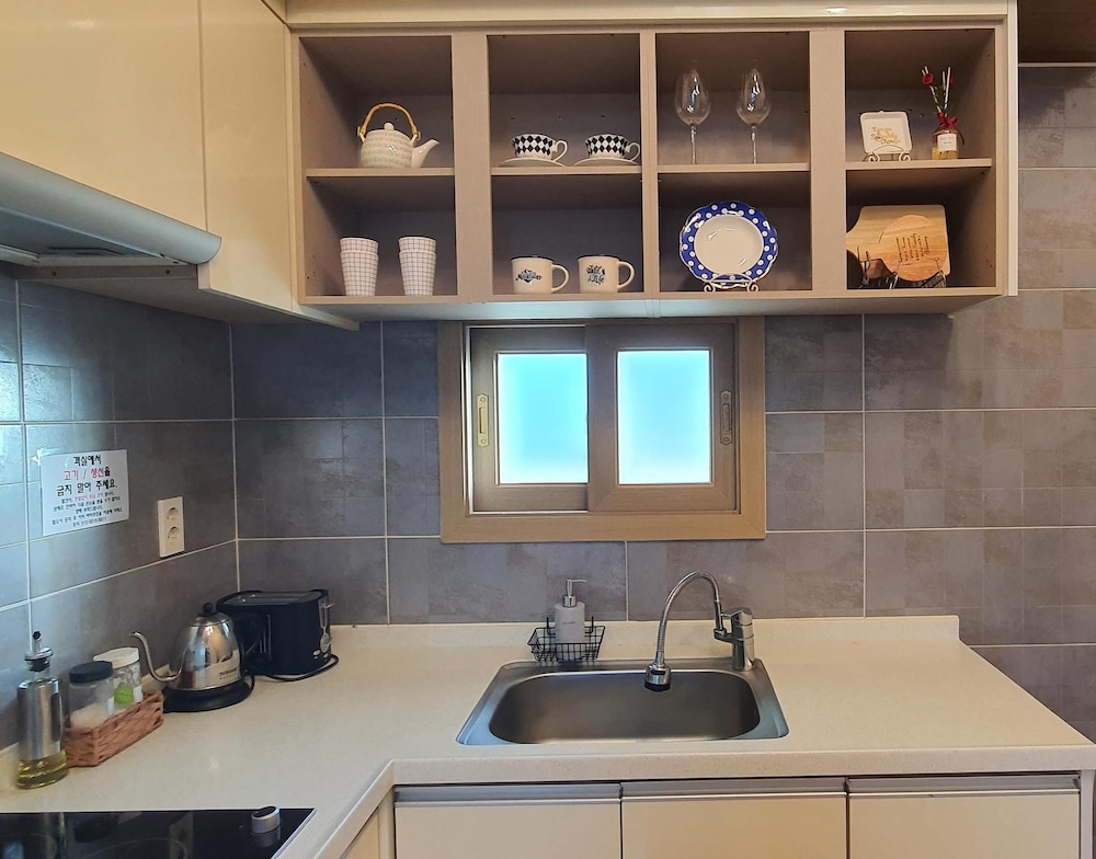 Basic Room, 1 Bedroom (Antique Room 204 (Ocean View/Spa)) - Photo 7