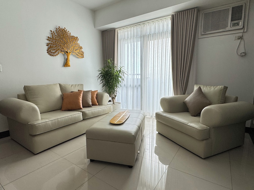 Standard Condo, City View photo 1