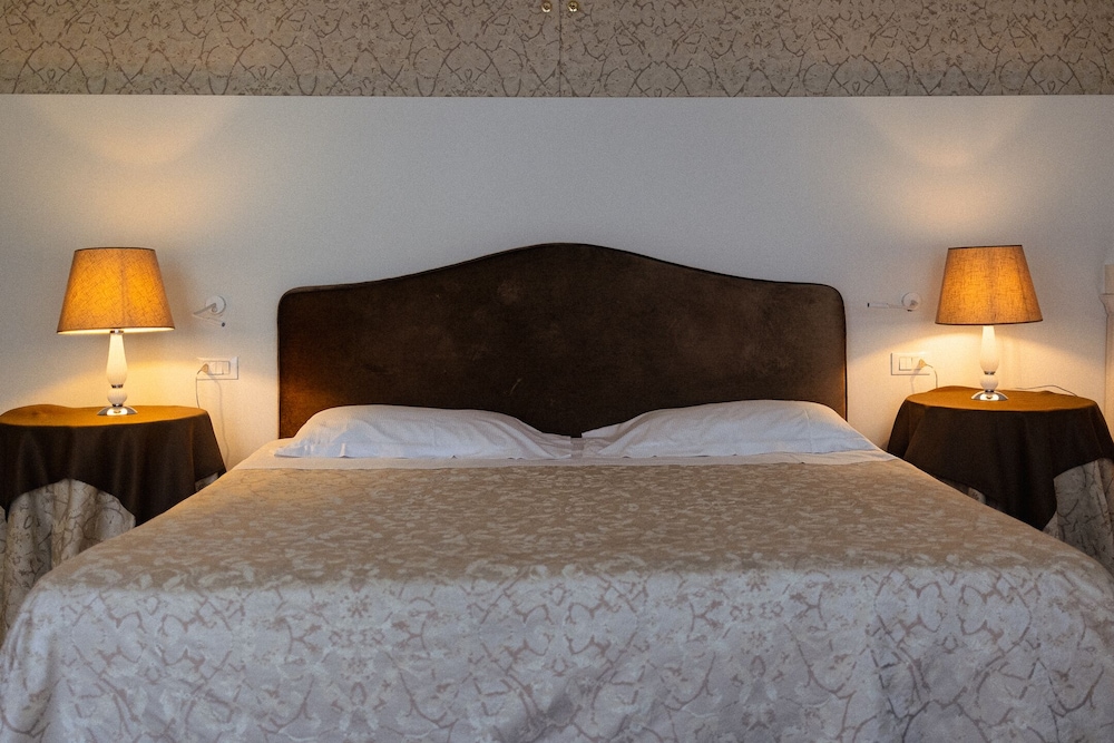 Luxury Suite, 1 King Bed With Sofa Bed, Accessible, Garden View photo 1
