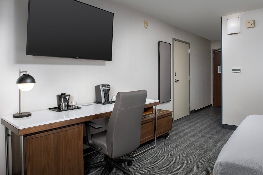 Room, 1 King Bed with Sofa bed (Mobility/Hearing Access, Roll-In Shwr) - Photo 3