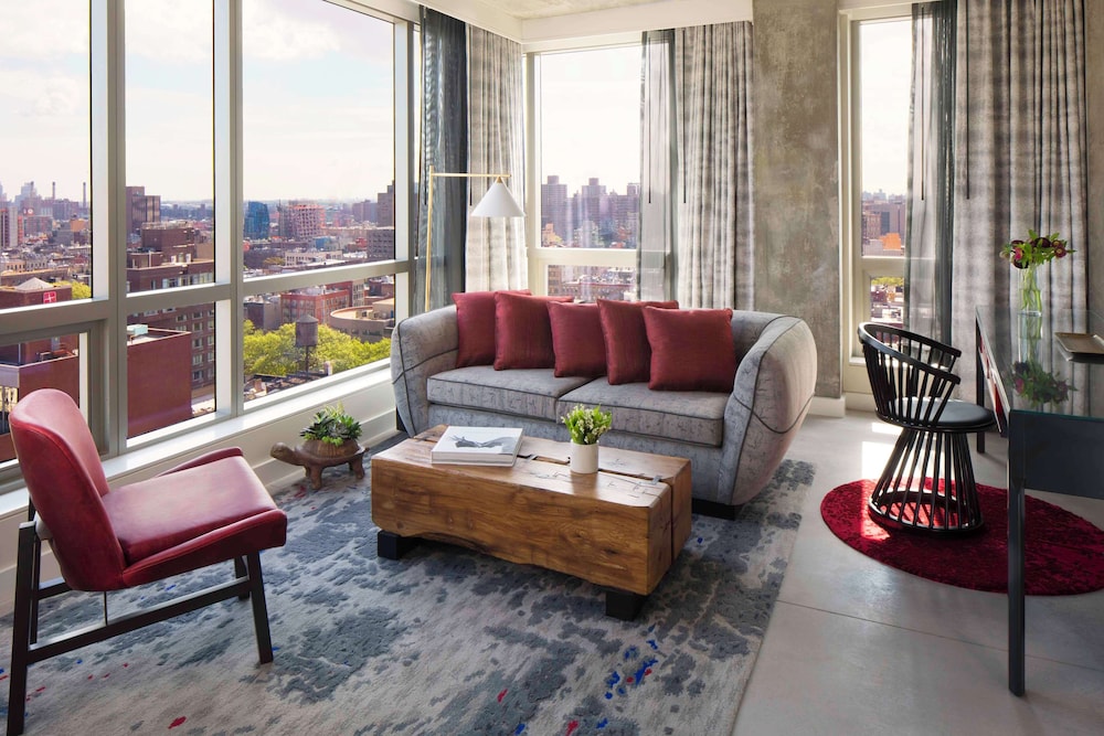 Suite, 1 King Bed with Sofa bed, Accessible, Bathtub (Bowery)