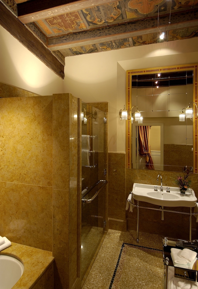 Deluxe Suite, 2 Bedrooms, Smoking - Photo 12