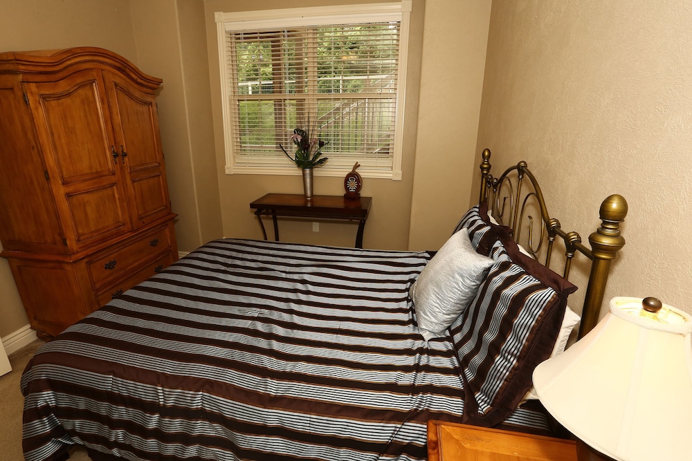 Deluxe Condo, 2 Bedrooms, Non Smoking, Kitchen