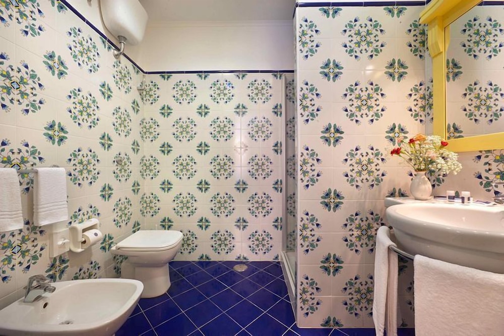 Classic Double or Twin Room - Photo 7