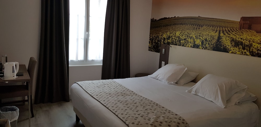 Superior Room, 1 Queen Bed, Non Smoking (Larger Room) - Photo 2