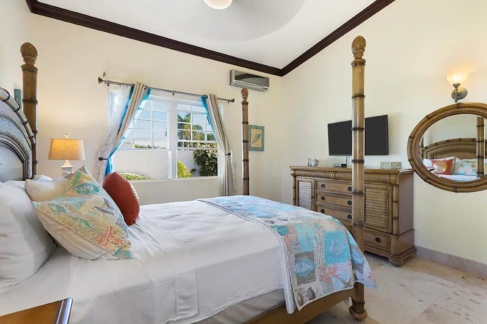 Villa photo 1