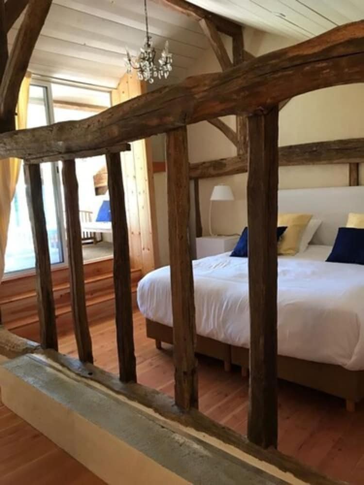 Honeymoon Suite (Melody) photo 1
