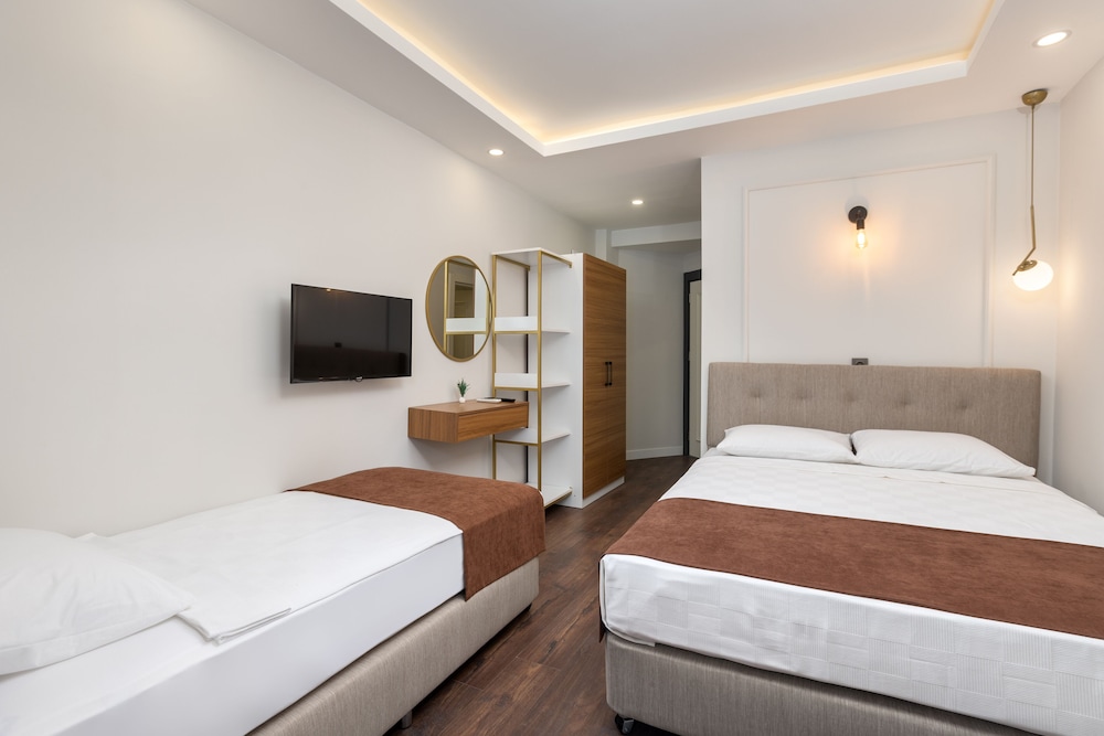 Standard Triple Room, City View