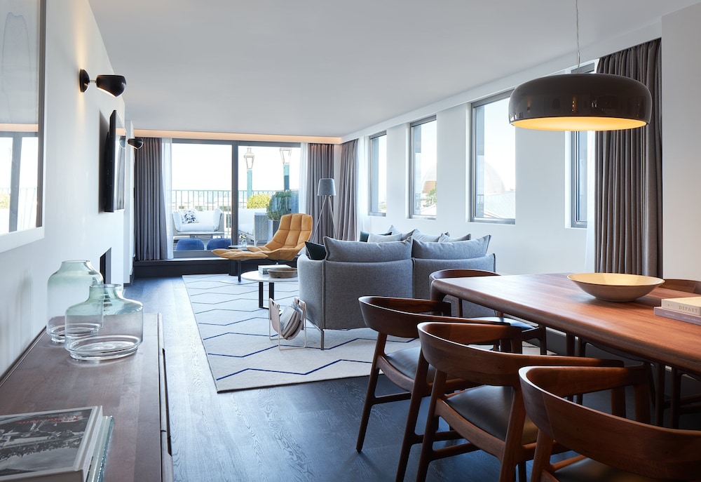 Penthouse (De Witt)